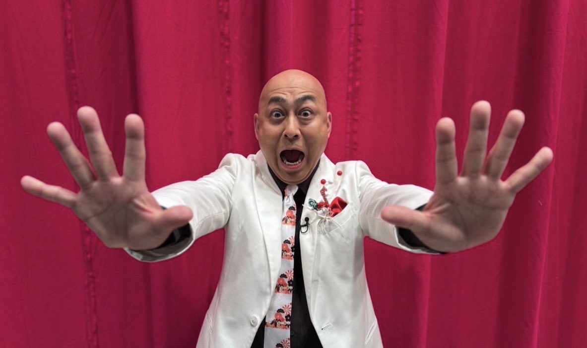 お腹がすいたので、 こーんびにーへー