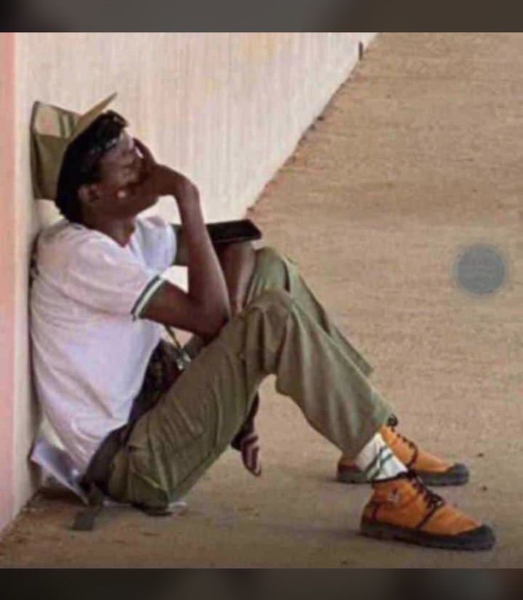 legendsoffer's tweet image. Drop emoji describe your mood
Me:😔