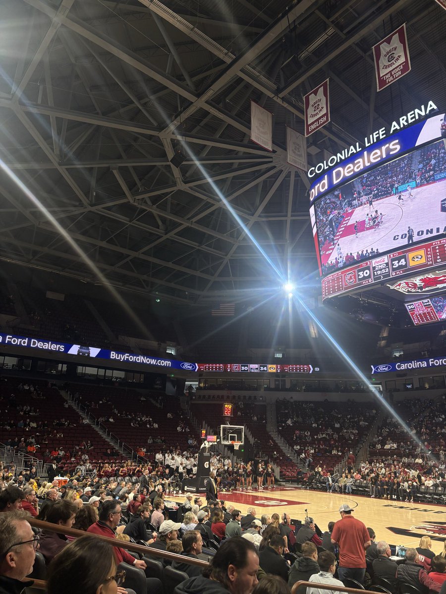 gamecocksfuture's tweet photo. Start of the 2nd half in a 4 point SEC home game, there may be 40 students in the entire section. Thanks Lamont fuck you https://t.co/Robiy5n5VY