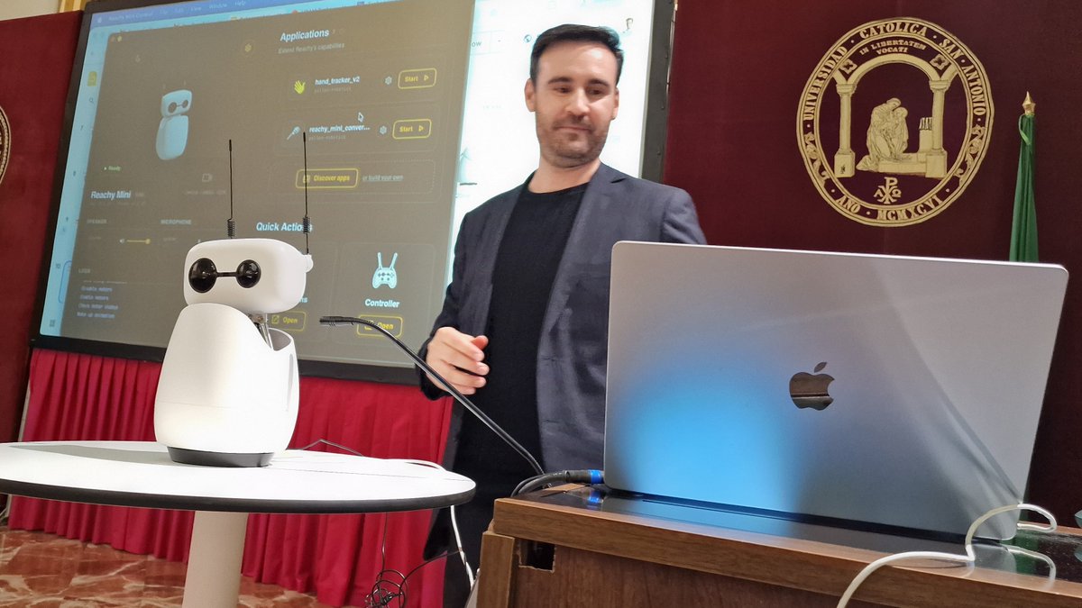 📢 La UCAM, epicentro del talento tecnológico en Murcia
✅ El Campus de Murcia ha acogido el Google DevFest de <a href="/googledevs/">Google for Developers</a>, reuniendo a cerca de 900 jóvenes en una jornada que conectó formación, innovación y empleabilidad.

🚀 Estudiantes, desarrolladores y profesionales del