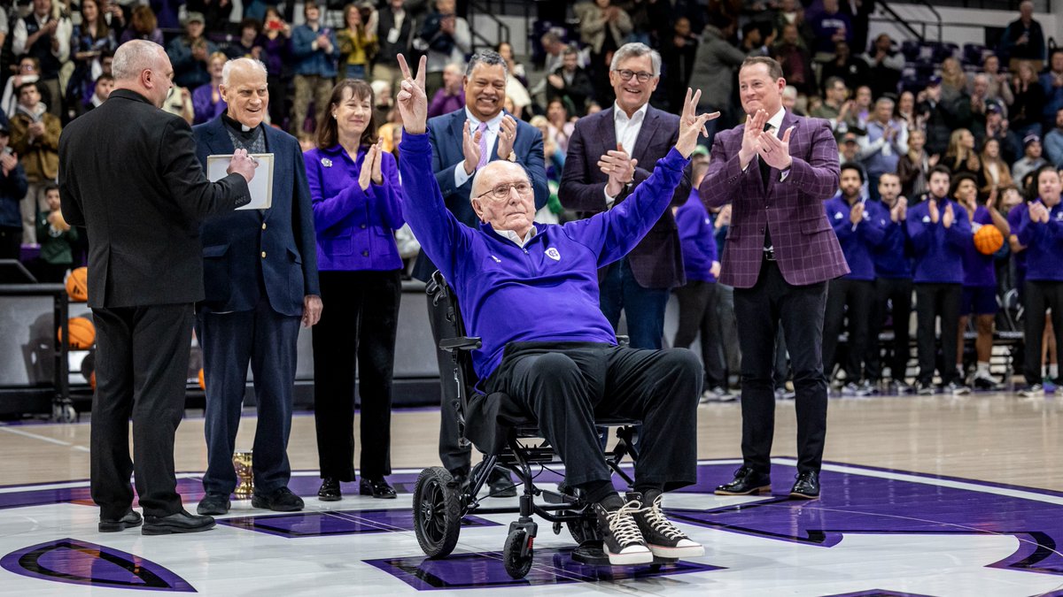 Holy Cross Athletics tweet media