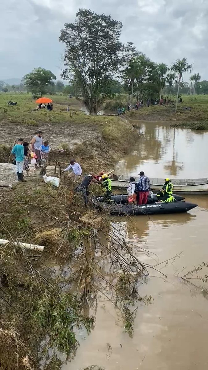 AngelicaVerbelL's tweet image. 🚨 ¡Héroes en acción! 🚨 Defensa Civil y PONALSAR responden con valentía a la emergencia en Córdoba. Su dedicación y compromiso salvan vidas. ¡Gracias por su incansable labor! 💪 #DefensaCivil #PONALSAR #CórdobaUnida #Héroes
@petrogustavo