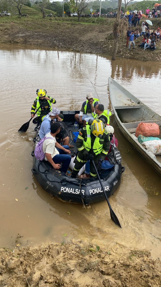 AngelicaVerbelL's tweet image. 🚨 ¡Héroes en acción! 🚨 Defensa Civil y PONALSAR responden con valentía a la emergencia en Córdoba. Su dedicación y compromiso salvan vidas. ¡Gracias por su incansable labor! 💪 #DefensaCivil #PONALSAR #CórdobaUnida #Héroes
@petrogustavo