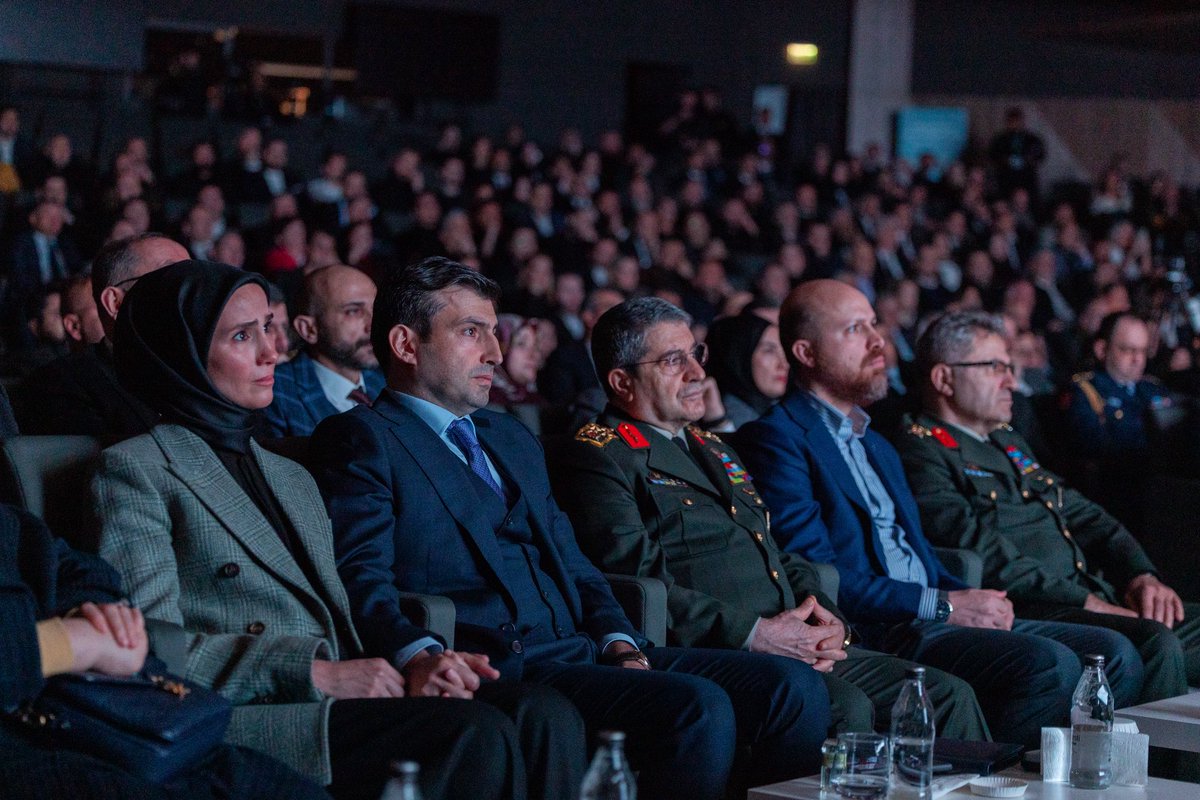 Selcuk's tweet photo. "Cennette bu gün gülleri açmış görürüz de    
Hâlâ o kızıl hâtıra gitmez gözümüzde."

Rahmetli Babam Özdemir Bayraktar'ın hayatını konu alan belgeselin ilk gösteriminden...

Ruhu şad olsun. 🌹

🎬 Belgesel | Documentary: https://t.co/9LjJyUTXs0

“Today we may see the roses blooming in Paradise,
yet that crimson memory still lingers before our eyes.”

From the premiere of the documentary about the life of my late father, Özdemir Bayraktar…

May his soul rest in peace. 🌹