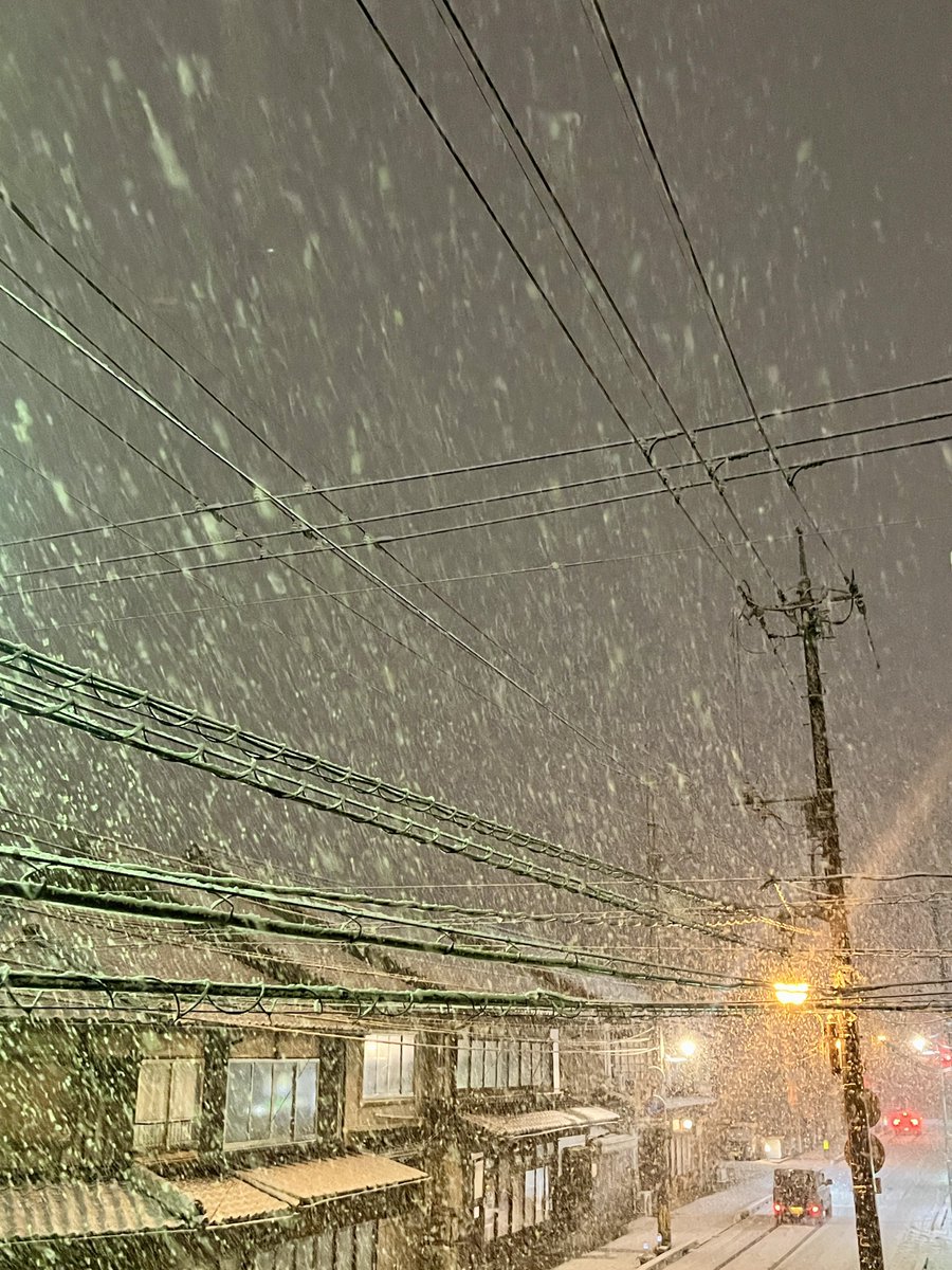 雪降りすぎてるからwinter song聞いてる