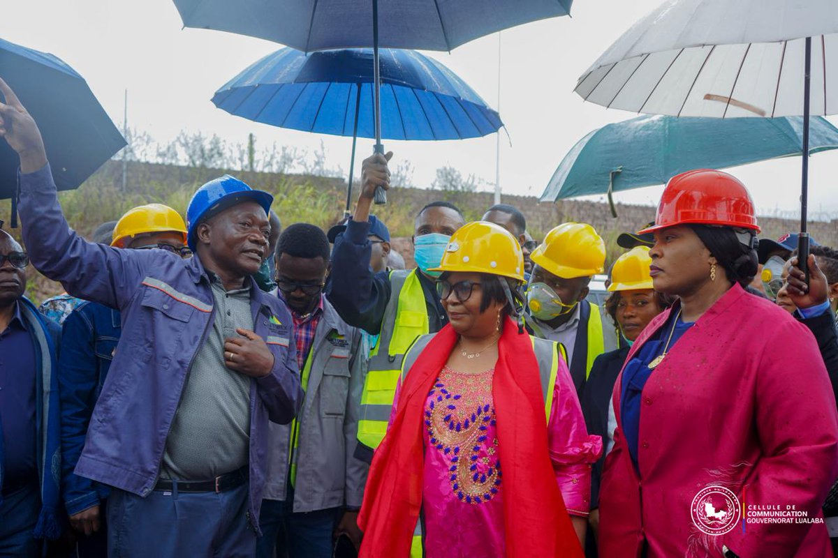 FifiMasukaSaini's tweet photo. Aux côtés de la Ministre de l’Environnement, du Développement durable et de la Nouvelle Économie du Climat, Professeure Marie Nyange Ndambo, nous avons effectué, le vendredi 6 février dernier, une visite de terrain au sein de l’entreprise Ruashi Mining, dans le cadre de sa mission officielle à #Kolwezi.

Après une séance de travail avec les responsables de l’entreprise, la visite des installations nous a permis d’évaluer, sans complaisance, le niveau de conformité aux normes environnementales. 
Cette mission traduit l’engagement ferme du Gouvernement central à accompagner la province du #Lualaba dans la recherche de solutions durables, conciliant exploitation minière, protection de l’environnement et bien-être des populations.

Nous restons pleinement déterminés, au niveau national comme provincial, à imposer une exploitation minière responsable, respectueuse de l’environnement et des droits des communautés, conformément à la vision du Président de la République,  SEM Félix-Antoine #Tshisekedi Tshilombo. 🇨🇩