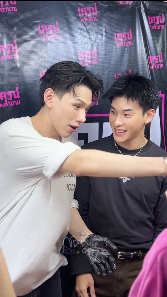 that’s a man in love &amp; he’s making it very obvious 

#ต้าห์อู๋ออฟโรด #daouoffroad