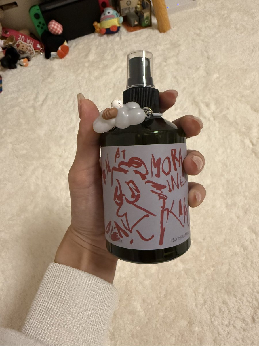 일본 ㅋ고급버전 다이소 가면 룸스프레이파는데 이거 쥰내 추천 냄새개좋다300엔으로 이솝느낌쌉가넝