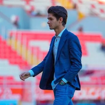 Te levantas un sábado, la servidumbre te hizo un huevito con jamón y juguito de naranja, te pones a ver el canal de bloomberg y a checar los correos, nada importante y decides checar tus redes sociales, ves a tus brothers de vacaciones en Grecia, Dubai o en las pirámides de Giza.