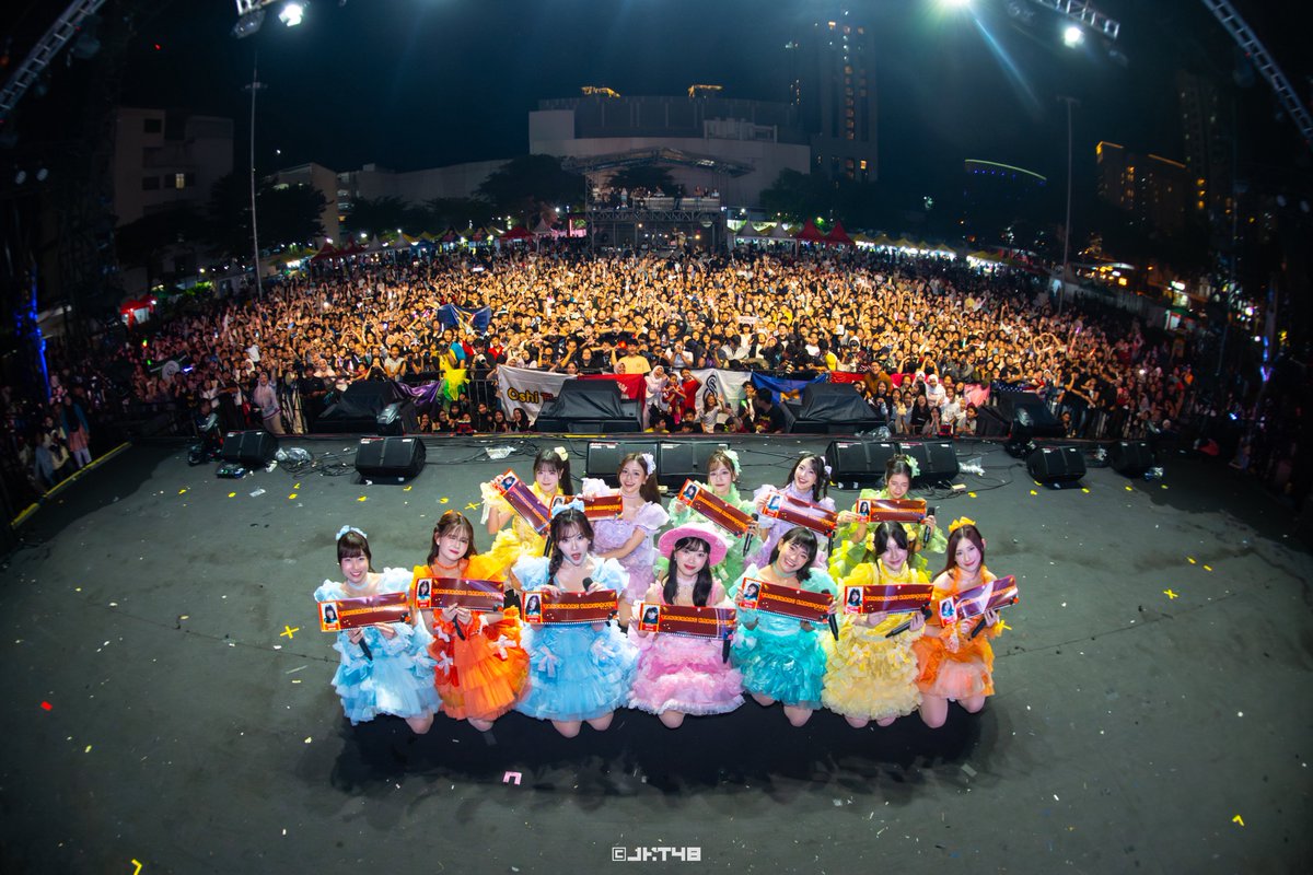 Terima kasih untuk semua yang sudah hadir dan bernyanyi bersama kami di AIERO FEST 2026🫶🏻

Spesial sekali karena malam hari ini lagu Andai ‘Ku Bukan Idola dibawakan perdana di panggung konser musik kesayangan kalian 😉✨

Sampai jumpa di keseruan selanjutnya!👋🏻