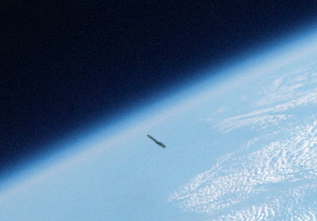 maniaUFO's tweet photo. Large cigar-shaped ufo above earth september 2013. Photo taken by NASA. S66-63029_G12-S_f 🧐🤔 https://t.co/BajDSpm3Wh