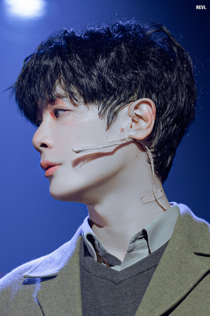 260207 초록 박규원 커튼콜

'왜 난 아직도 이 눈이 이렇게 슬퍼보일까'