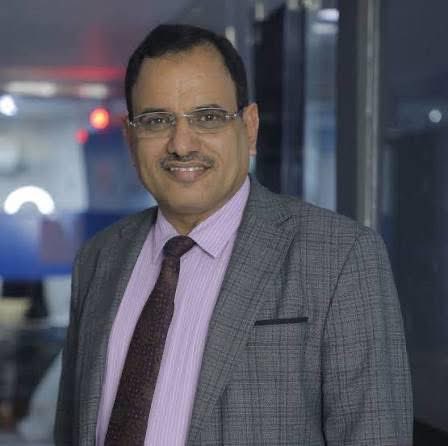 الوكيل غازي لحمر يهنىء الوزير اللواء سالم السقطري بنيلة ثقة القيادة السياسية واعادة تعيينه وزير للزراعة والثروة السمكية 
متمنيا له التوفيق والنجاح في مهام اعماله في تنمية قطاعي الزراعة والاسماك