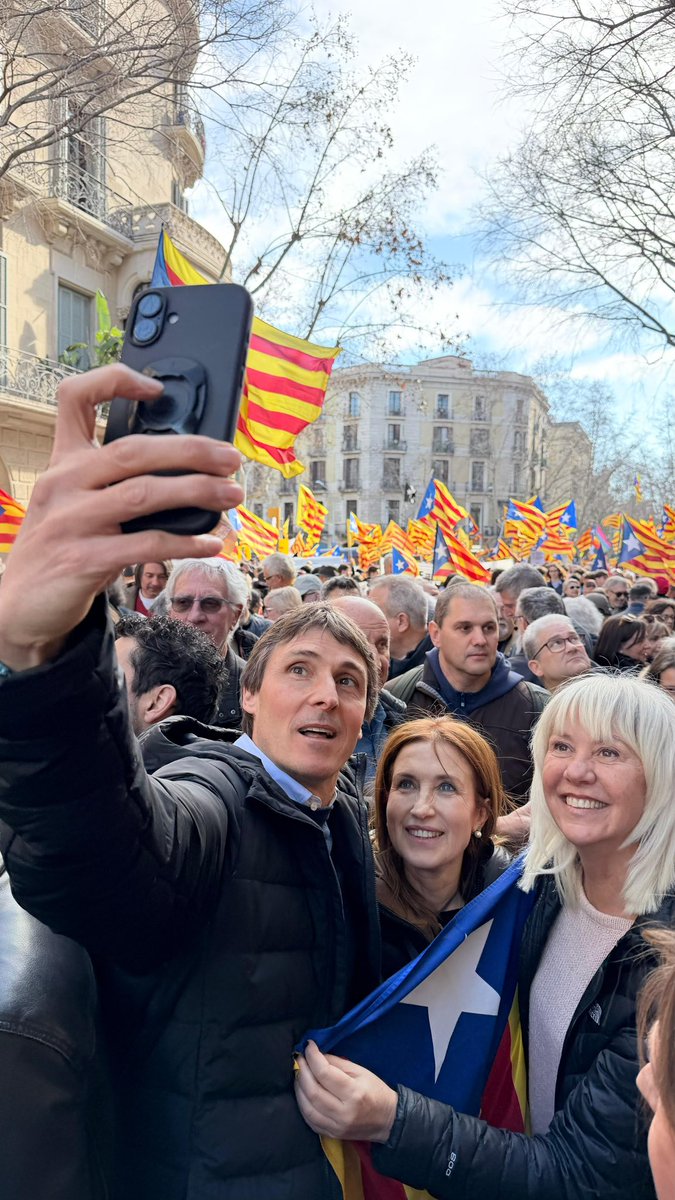 MartaMadrenas's tweet image. Fem fora RENFE de Catalunya! Fem fora Espanya de Catalunya!