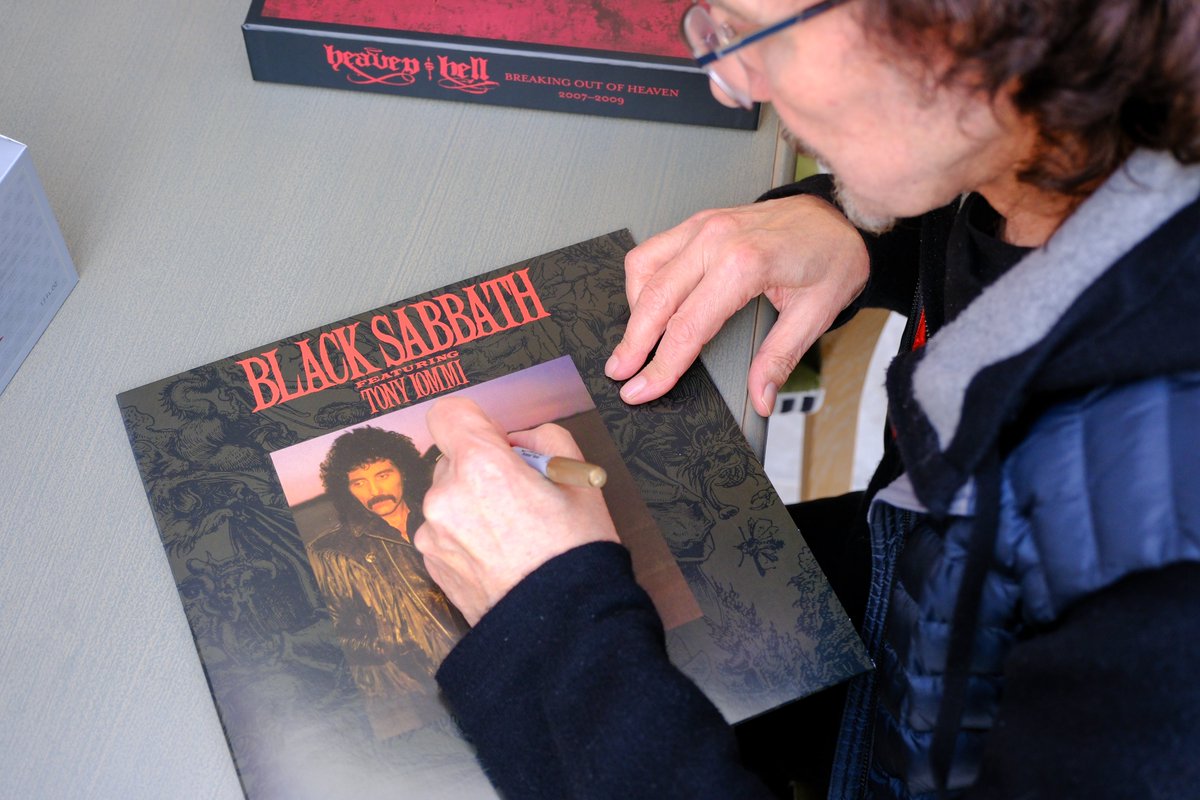 Tony Iommi tweet media