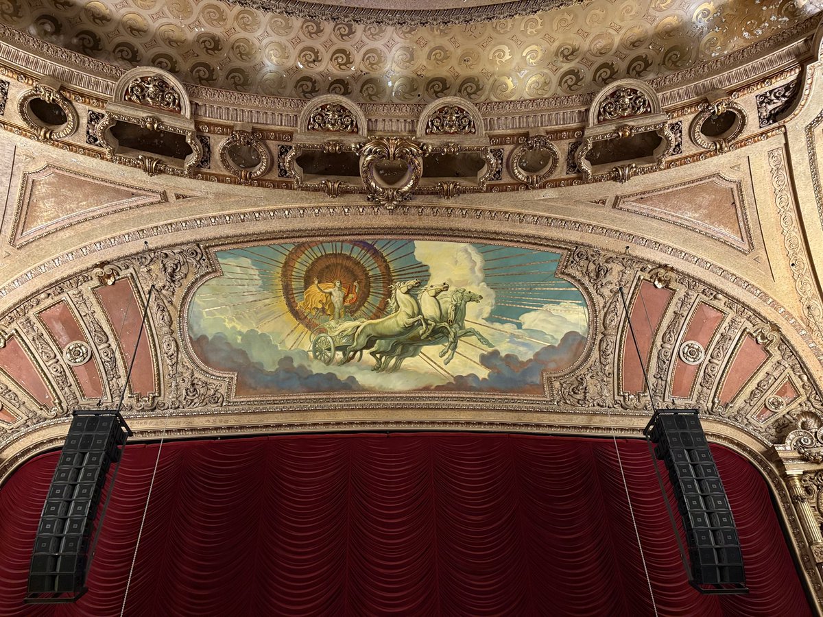 The Chicago Theatre is unreal