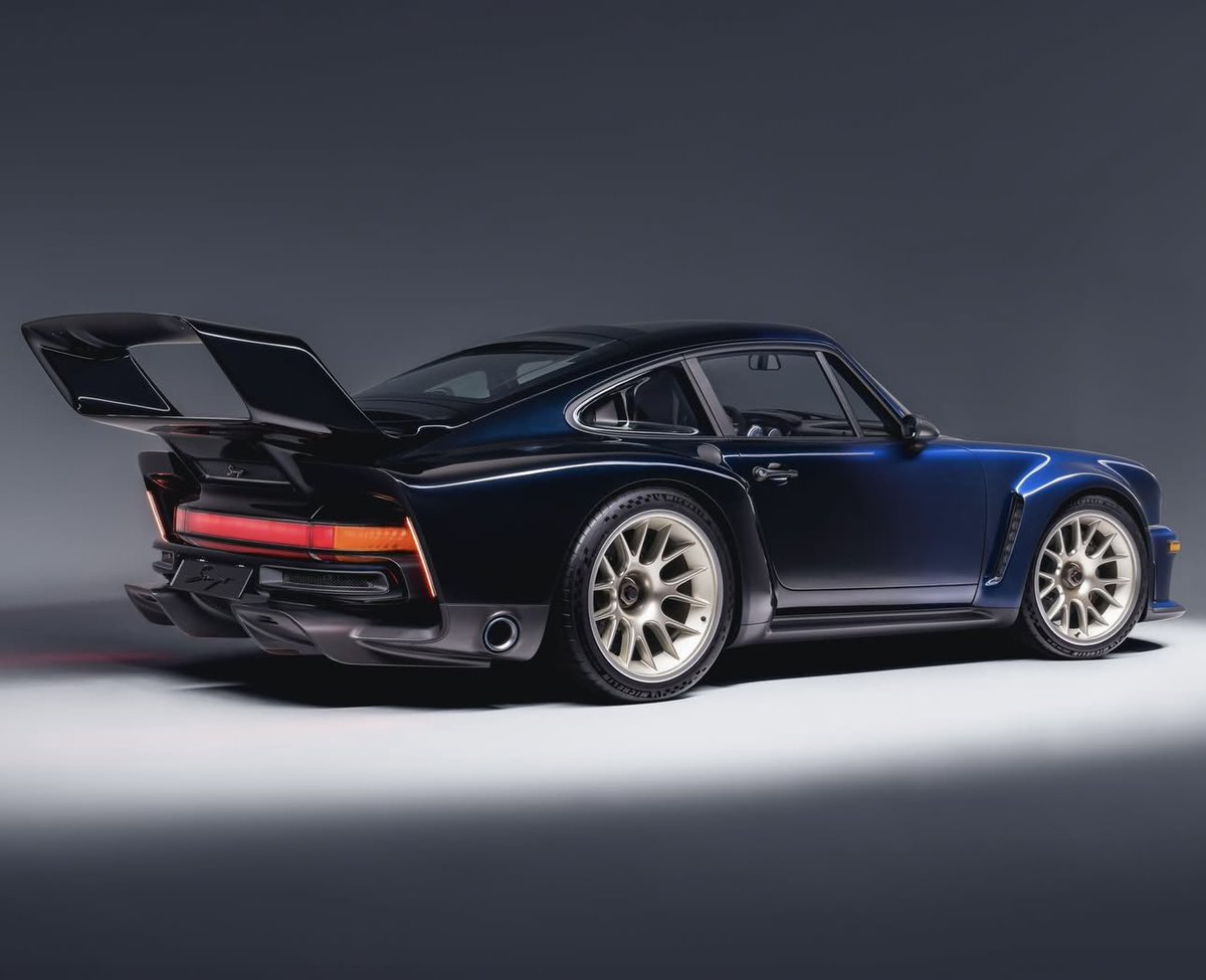 PorscheCIub's tweet photo. Fantasia Blue Singer DLS Turbo “Sorcerer” https://t.co/YtxP7wvvLi