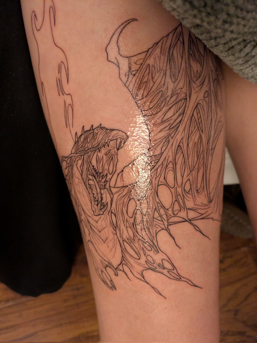 Thank you <a href="/lichelets/">Lichelet! 𓆩❤︎𓆪 in my pokemon era</a> for allowing me to get your awesome Vaal Hazak art literally TATTOOED ON ME!!
Shading next ;)