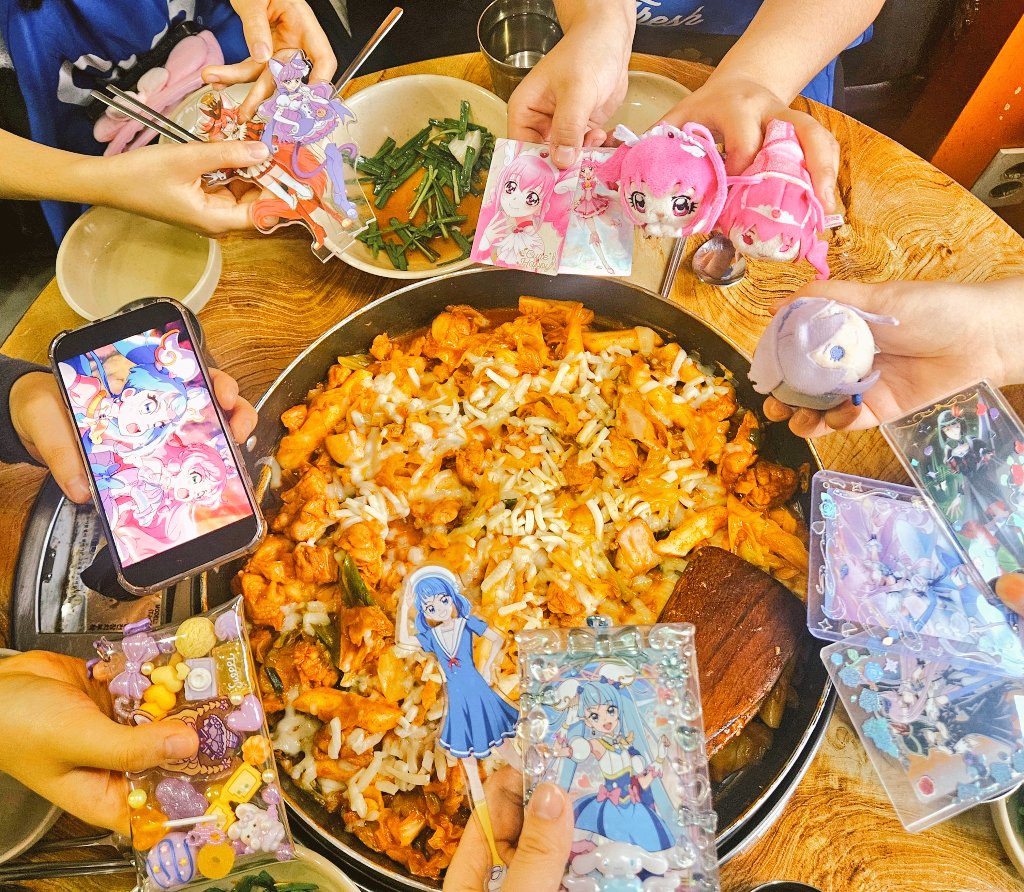 sora_cure__'s tweet photo. 26.02.07 프리큐어 덕톡회 너무 즐거웠어요😍
소규모?라 트친분들이랑 하게된 정모 느낌인데 처음 오프하게된 분들이 다수엿지만 금방 친해질 수 있어서 너무 좋았고 행복하고 즐거운 추억 하나 만들게된 거같아요^///^ 나중에 기회가 된다면 또 만날 수 있었으면 좋겠습니다🩷 https://t.co/X9BIV2rhM8