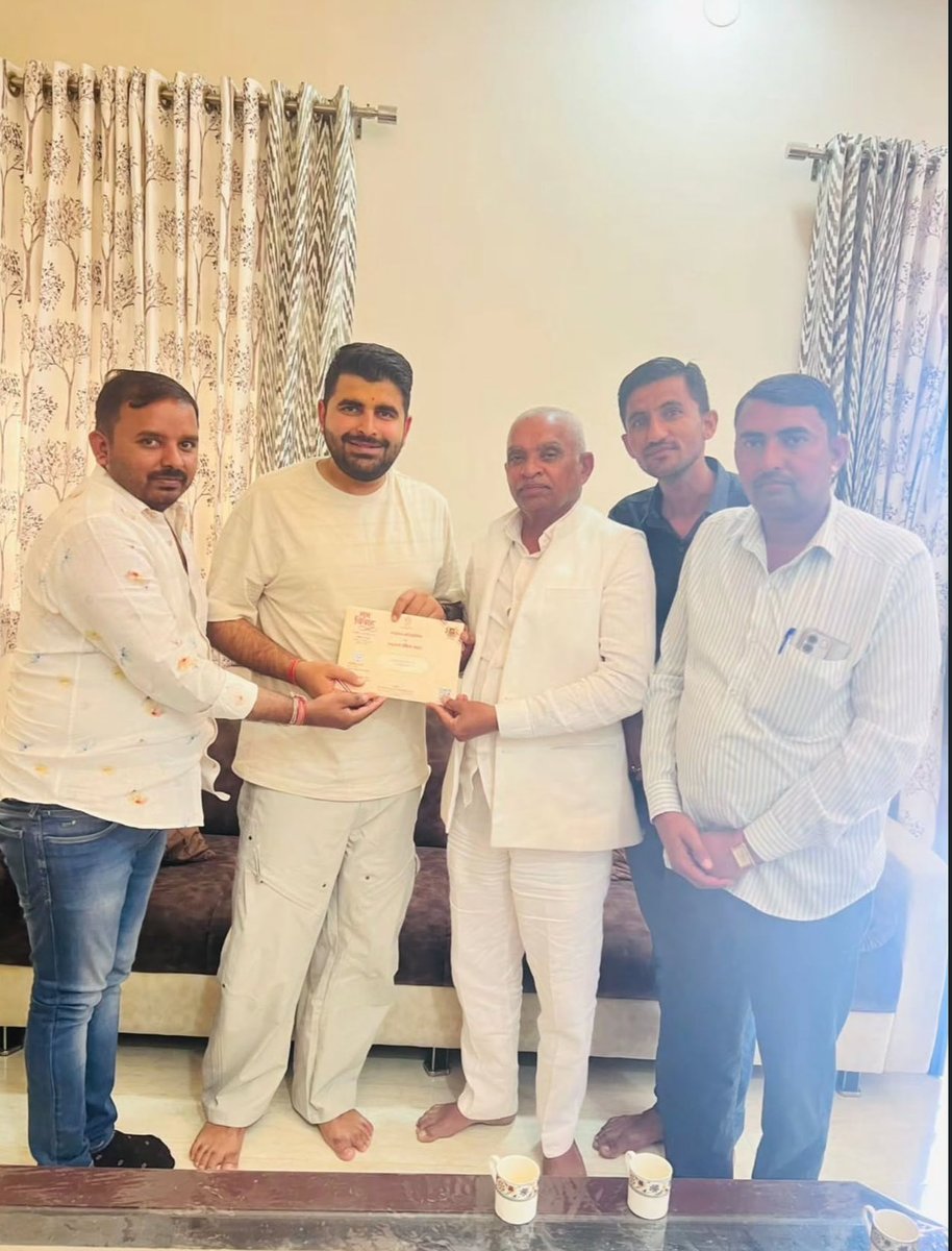 mr_Jalam_rajput's tweet photo. श्रीमान उदयसिंह जी दादाल (अध्यक्ष- दहियावटी राजपूत समाज शिक्षा एवं सेवा समिति, सायला) के सुपुत्र नरेंद्रसिंह के शादी समारोह के उपलक्ष्य में शिव MLA रविन्द्रसिंह भाटी जी आपको हार्दिक आमंत्रण प्रेषित करता हूँ।@RavindraBhati__ @ApnaDadal https://t.co/daKB98rRUe