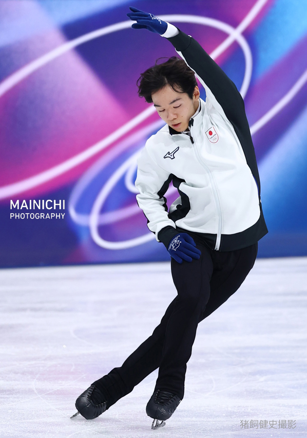 ミラノ・コルティナ冬季五輪。このあと日本時間深夜に始まるフィギュアスケート団体男子SPに向け、鍵山優真選手が練習に臨みました。

写真特集→mainichi.jp/graphs/2026020…
#Olympics #MilanoCorrina2026