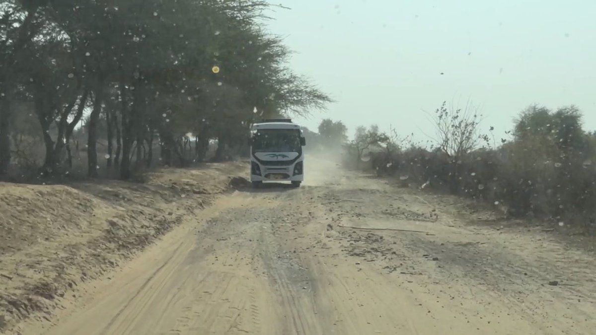 Katala9983's tweet photo. बाड़मेर क्षेत्र ओर बायतु विधानसभा क्षेत्र की सड़के दुबई की सड़कों को भी पीछे छोड़ रही है इसके लिए प्रियंका चौधरी और हरीश चौधरी जी का बहुत बहुत आभार 
सांसद महोदय उम्मेदाराम बेनीवाल जी को कैसे भूल सकते हैं आपका का भी बहुत बहुत आभार 
@kkvishnoibjp @RavindraBhati__
@Barmer_Harish https://t.co/qK7MqEoBzx