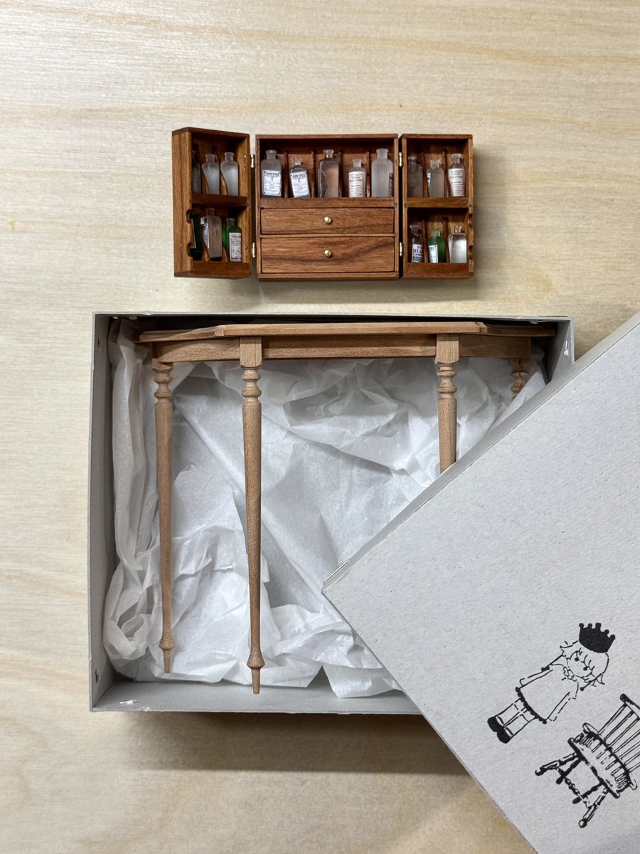 꺄울… 가구왕 돌하우스킹덤님의 원데이 클래스에 다녀오다…🪑 아름다운 빈티지 약장과 탁자를…! 선생님의 도움으로 무사히 완성🥹 이게 이제 제것이라고요…? 신지레나이