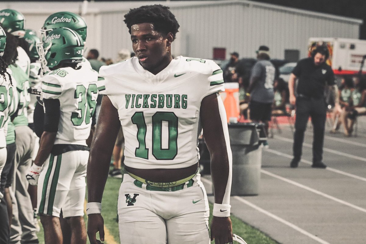 JaydenWoodsss's tweet image. Keep teammates around you who push you when you’re tired and challenge you when you’re comfortable.