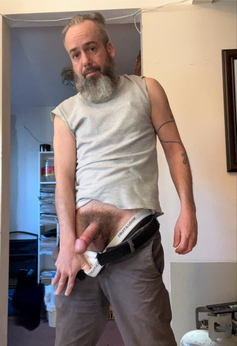 How’s it look ? 
#manbush #guybush #dickout #penisout #exposedmale #guypubes #hairydick #hairycock 

fansly.com/nudistrobert/p…