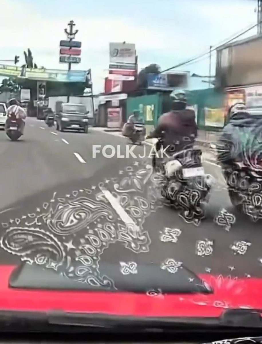 <a href="/blaugrana1O/">blaugranaline.</a> Kan tolol, di posisi ini sebenarnya dia bisa milih ngerem langsung banting kiri ini malah paksa masuk.  Murni gobloknya