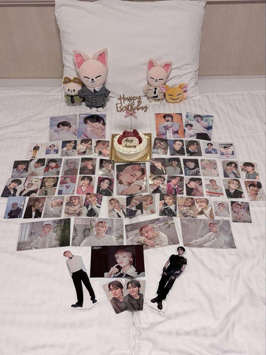 hugme_i_n's tweet photo. 생일 축하해🎂

2월 8일이라는 하루가 이렇게 기대되고 기다려지는 날이 된 것도 이엔이을 만난 덕분이야 

앞으로도 많이 축하하게 해줘🤍

あいえんさんだいすきだよ〜🍞🦊🤍

 #이엔이_사랑으로_반죽하는날 
 #INfinityWithJeongin
 #HappyINDay https://t.co/bZ8Wt0eARU