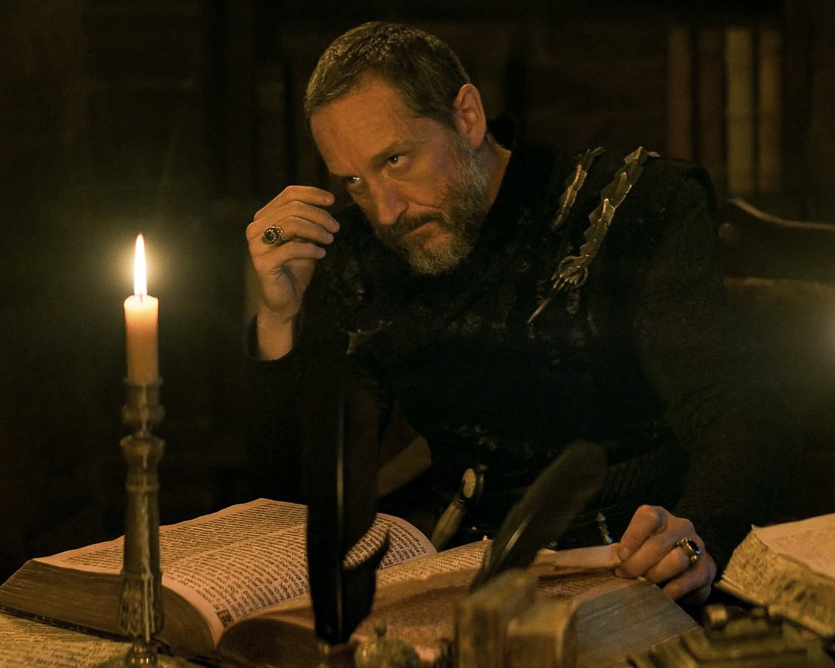 my favorite targaryen bookworms 🫶 they find peace in reading while they are stressed ☹️