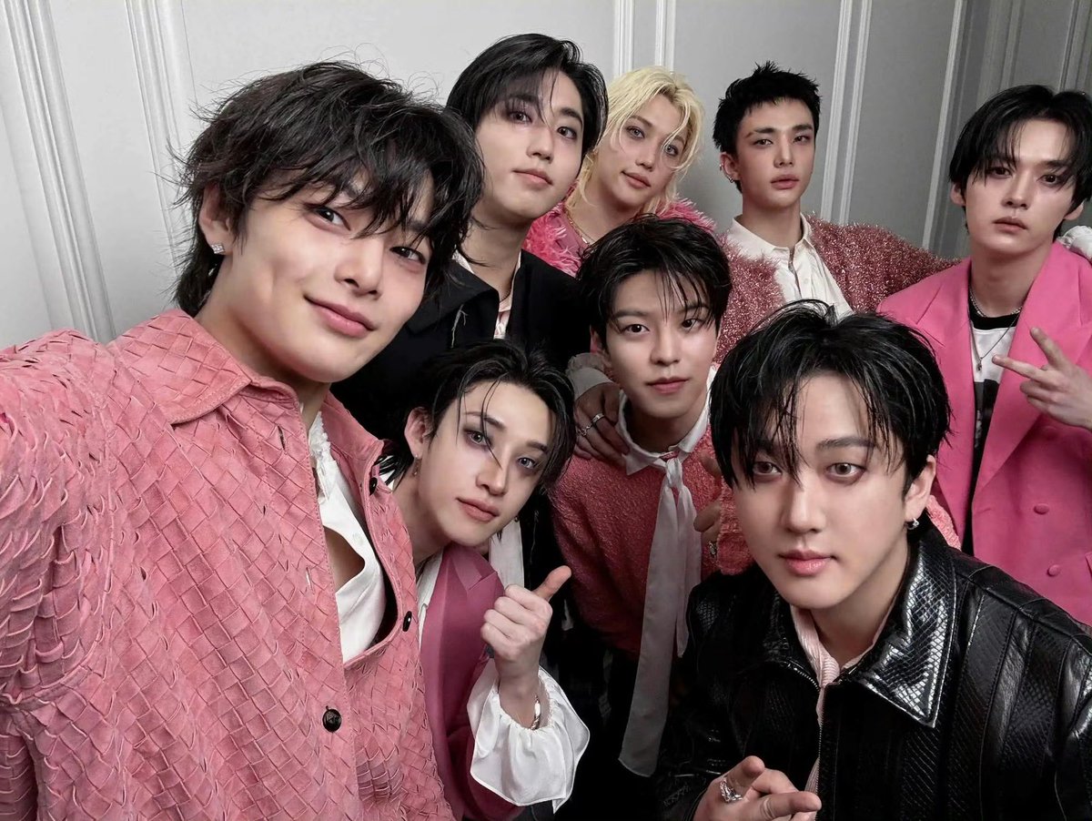 aleepinkskz's tweet photo. all skz members now have their frontal lobes fully developed.

congratulations @Stray_Kids ❤️ https://t.co/pdXxWqgtQO