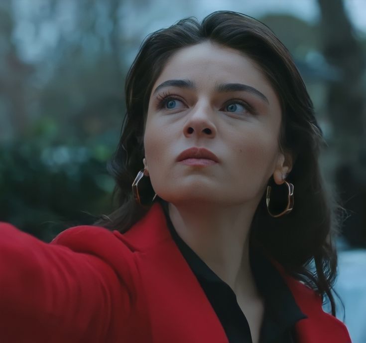 aycamqueen's tweet photo. This patience is enough, somebody cast her in a mafia or some damn dizi series so i could watch her like i watch yeralti for example. This woman has so much talent aaaghhhhhh

#ayçaayşinturan https://t.co/INfatAvTHT