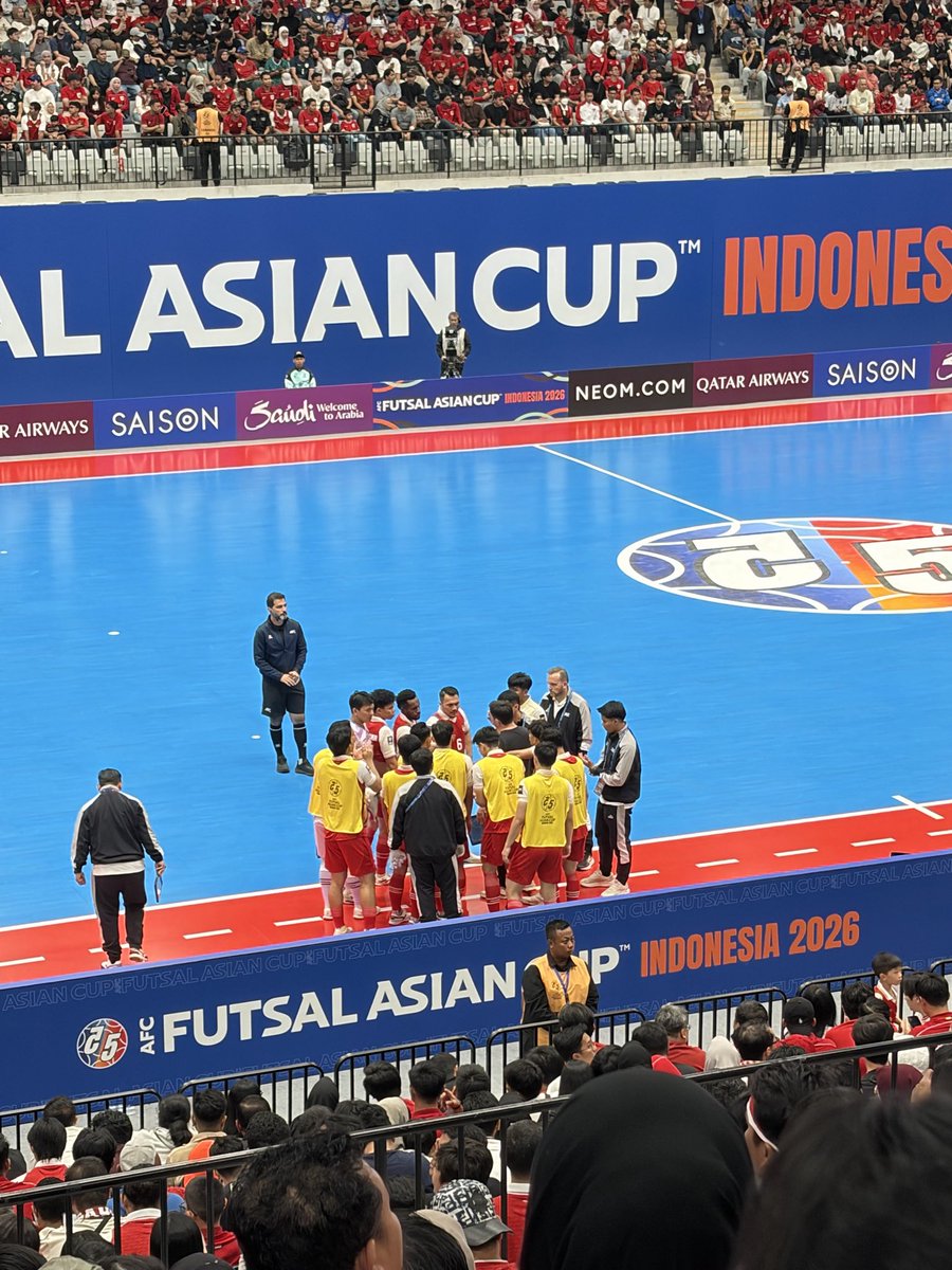 dwikyanandaa's tweet photo. Elu udah berjuang dan keren banget! Goks.. bangga gw! @timnasfutsalIDN https://t.co/angRCK0aFR