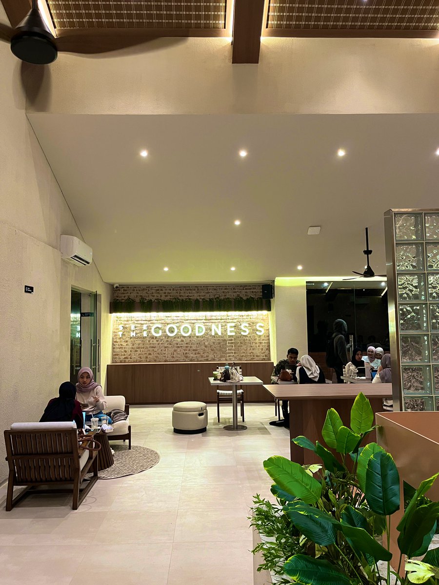 arah tebet gede bgt tempatnya, tapi rame bikin pusing