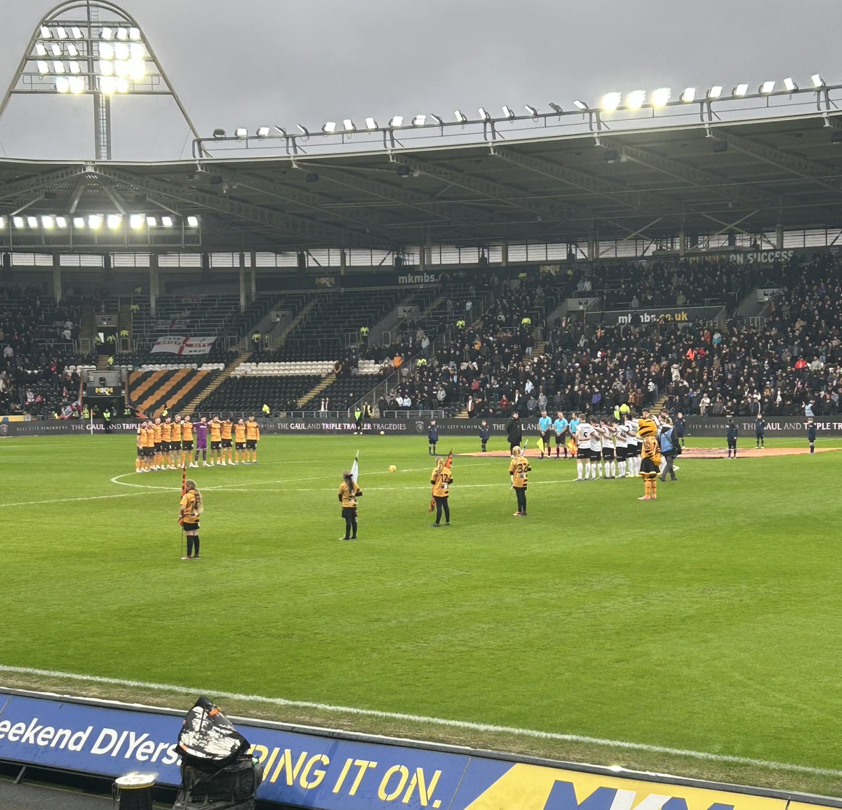 headscarfpride's tweet photo. Observing a minute silence before kick off at the MKM Stadium to honour the lost fishermen of The Gaul and Triple Trawler Disaster.
@HullCity #TripleTrawlerDisaster #HeadscarfRevolutionaries https://t.co/gK0Gg6FaTp