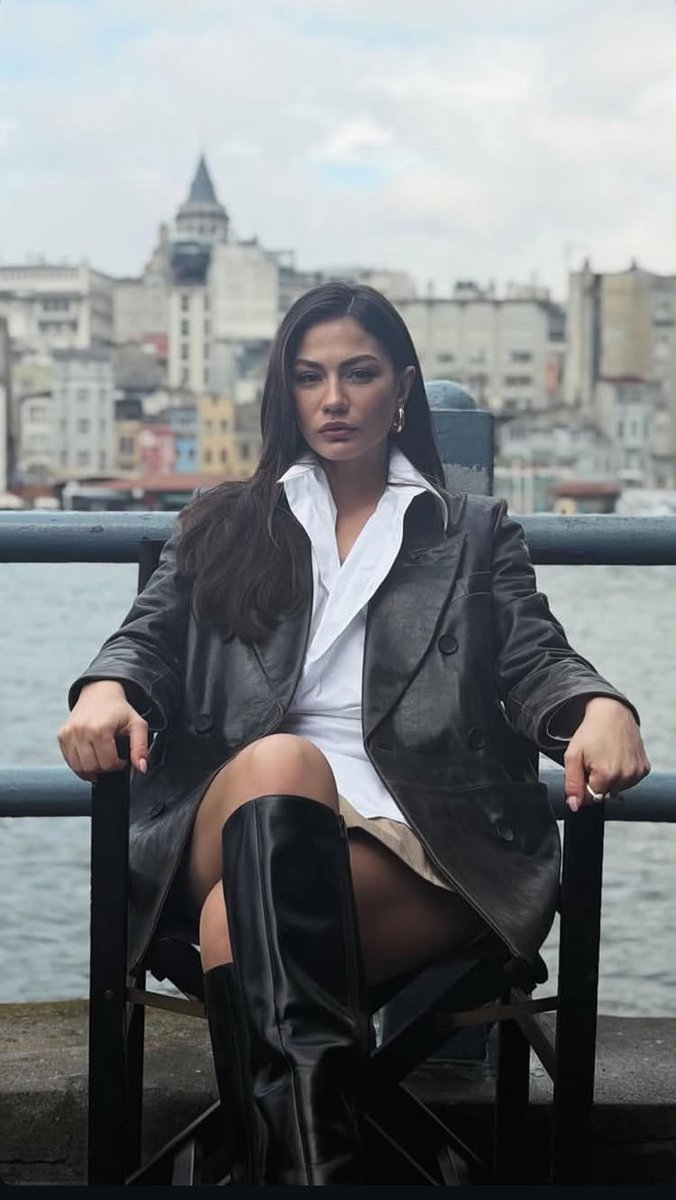 "Ogni sogno cede il posto a un sogno nuovo." - Hermann Hesse
L’attesa, lo studio,la tenacia,è il vero motore per trasformare un sogno in realtà. <a href="/dmtzdmr/">Demet Özdemir</a> #DemetÖzdemir #esrefrüya