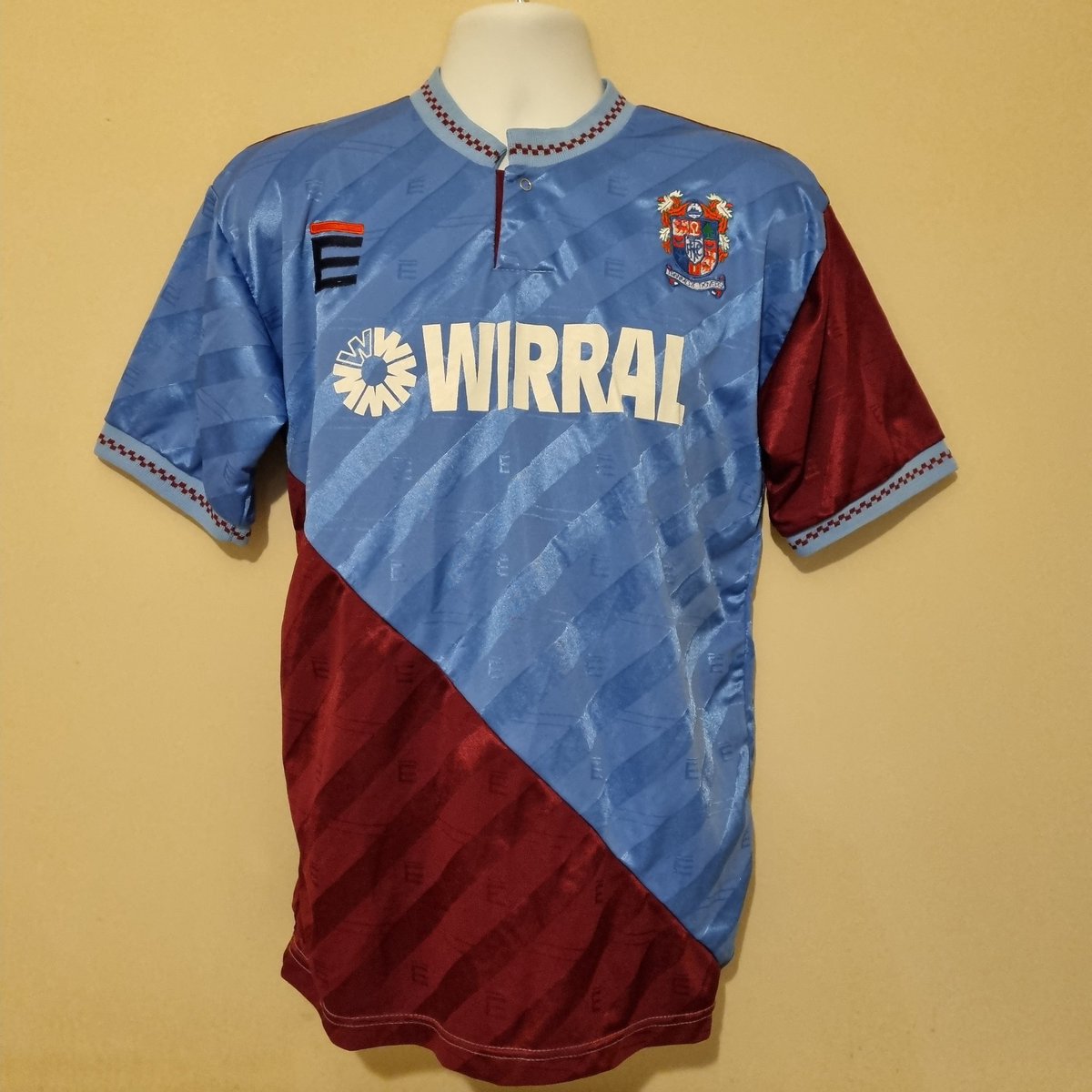 trfcshirts's tweet photo. 🕵‍♂️ Help Needed 🕵‍♂️

Can anyone from the SWA provide the reason for the discreet changes on these shirts used between 1989-91?

🟢⚪️ Green/white Council sponsor
👔    Striped/Checkered trim 

I've heard a couple of rumours but wondered if anyone knew for certain...? https://t.co/SBd4vjlmwr
