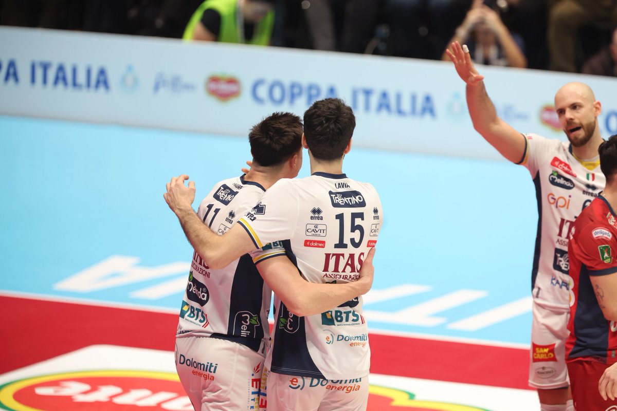 trentinovolley's tweet photo. 🏐📸 | BENTORNATO DANIELE LAVIA!
➖
Questo è il tuo posto: in campo con la maglia dell'Itas Trentino!
(✒️ Marco Trabalza) 
 ➖
 #⃣ #delMonteCoppa
 #⃣ #trentinonelcuore https://t.co/2MVODti68V
