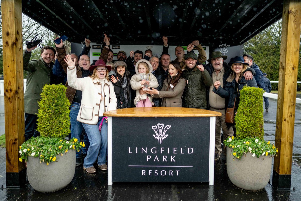 LingfieldPark's tweet photo. The Win £250,000 With @BetMGM Golden Goals Restricted Maiden Stakes (Class 5)

🥇King Of Chaos

🥈Loma Express

🥉Galileo Charm

Winning Jockey: @Luke_Morris88 
Winning Trainer: @dylancunha_uk 
Winning Owner:  Quest Thoroughbreds- King of Chaos https://t.co/7aTIMQUkLx