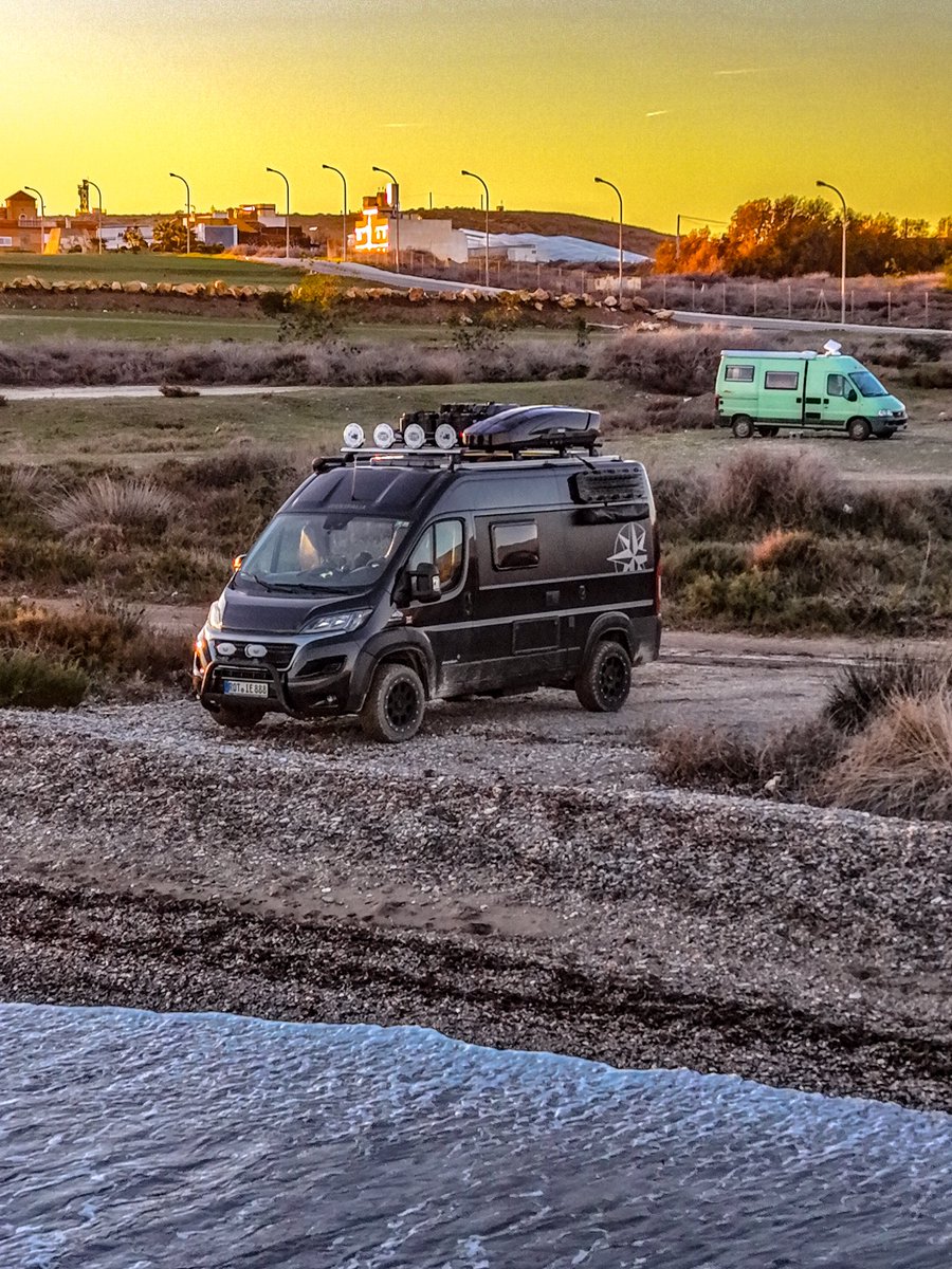 Offrotie tweet media