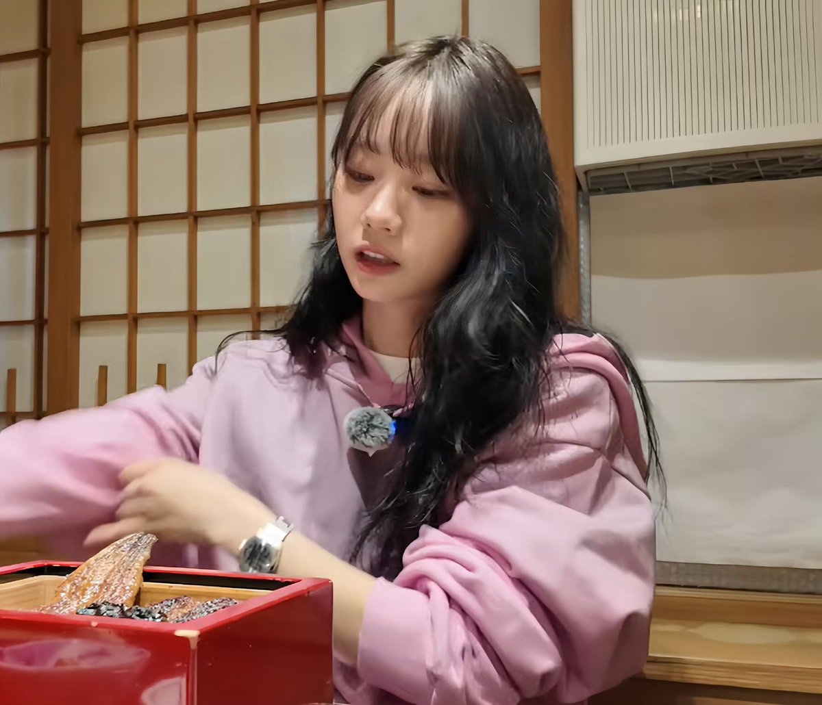 ReplyToHyeri's tweet photo. 惠利又認證我們的禮物了！穿粉色好可愛
#Hyeri #이혜리 #ReplyToHyeri https://t.co/q1rSAp62O9
