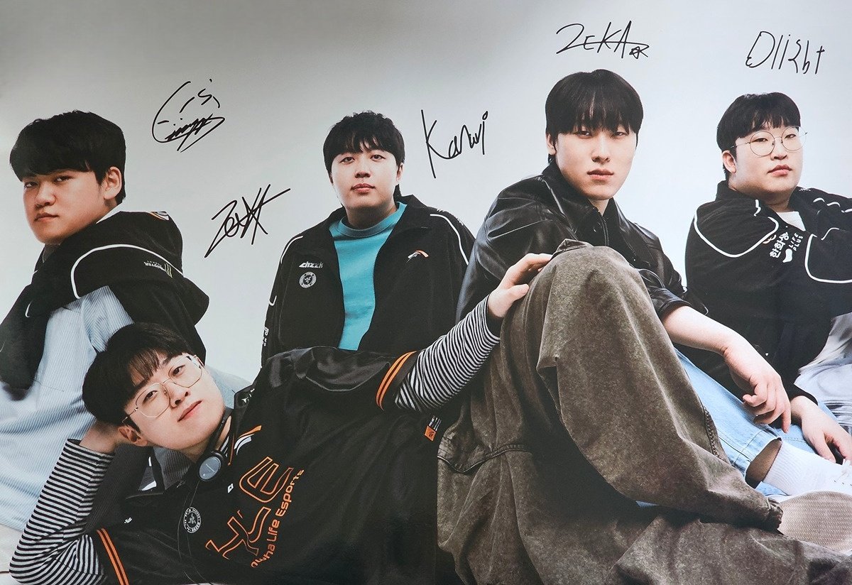 ･ ｡
 ✨∴｡ *
　･ﾟ*｡💛･
　　    ･ *ﾟ｡　　 
　　　💫･｡°*. ﾟ💛
   　 　ﾟ｡·*･｡ ﾟ*ﾟ･｡ * ｡
　　      *.｡｡　💫･ﾟ･｡ ✨
　  　     * ✨ ｡･ﾟ*.｡   ｡  *   *. ﾟ
             *  💛*   ✨　 *💫  ﾟ*･｡ ･｡°
              ✨°•  *  💛✨  °*.  ﾟ 💫💫･｡*･｡