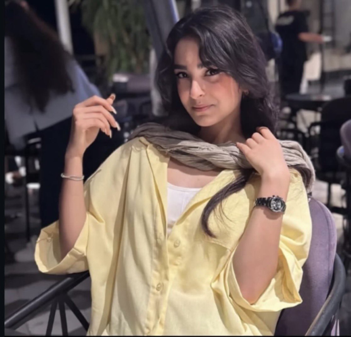 mehraadishere's tweet image. جان #ملیکا_عزیزی کماکان در خطره، صدای ملیکا باشیم، شاید جز ما کسی رو نداشته باشه.
#IranMassacre‌ 
#IranRevoIution2026