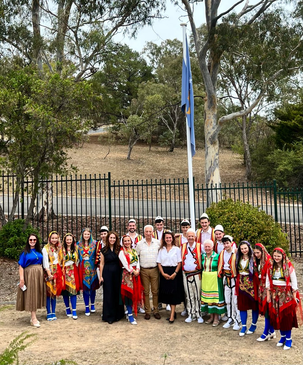 JBerdynaj's tweet photo. Kënaqësi të kishim Eagle Folk Dance🦅🇽🇰🇦🇱 në Festivalin Multikulturor në Canberra. Me tingujt, vallet e kostumet tradicionale, sollën atmosferë shqiptare në Glebe Park, ACT
#multiculti2026 https://t.co/mkFlqvs7CR