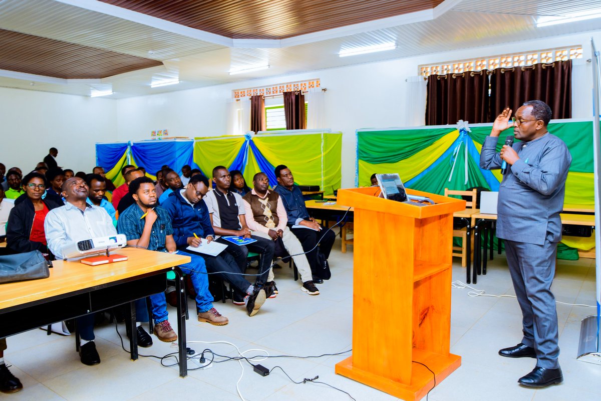 UR_CoE's tweet photo. @Uni_Rwanda-CE in collabo with @REBRwanda today launched the CPD Certificate Programme on Innovative Teaching Mathematics &amp; Science (CPD-ITMS) at TTC Nyamata, through orientation, registration &amp; pre-test for STEM tutors from all 16 TTCs, under RQBEHCD project ,Sub-component 1.2. https://t.co/fQ9nXb5ZZA