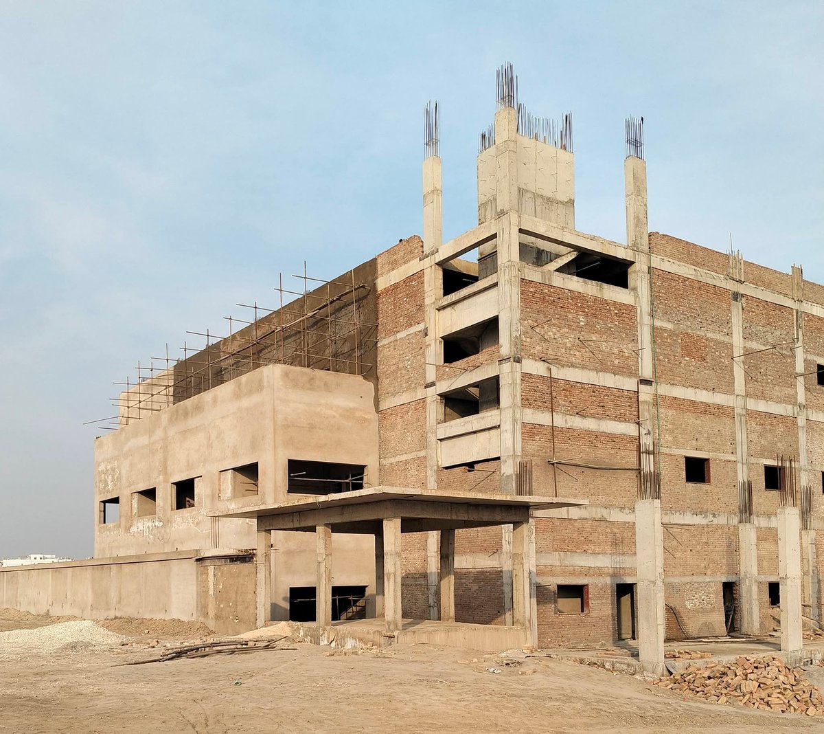 🚧 𝐏𝐚𝐤𝐢𝐬𝐭𝐚𝐧’𝐬 𝐟𝐢𝐫𝐬𝐭 𝐩𝐮𝐛𝐥𝐢𝐜 𝐬𝐞𝐜𝐭𝐨𝐫 𝐩𝐡𝐚𝐫𝐦𝐚𝐜𝐞𝐮𝐭𝐢𝐜𝐚𝐥 Industry at GIMS Gambat in progess. 𝐁𝐮𝐢𝐥𝐝𝐢𝐧𝐠 𝐭𝐡𝐞 𝐅𝐮𝐭𝐮𝐫𝐞 𝐨𝐟 𝐇𝐞𝐚𝐥𝐭𝐡𝐜𝐚𝐫𝐞 vision, dedication and hard work 💊🇵🇰. 

<a href="/BBhuttoZardari/">Bilawal Bhutto Zardari</a> 
<a href="/sindhinfodepart/">Sindh Information Department</a>