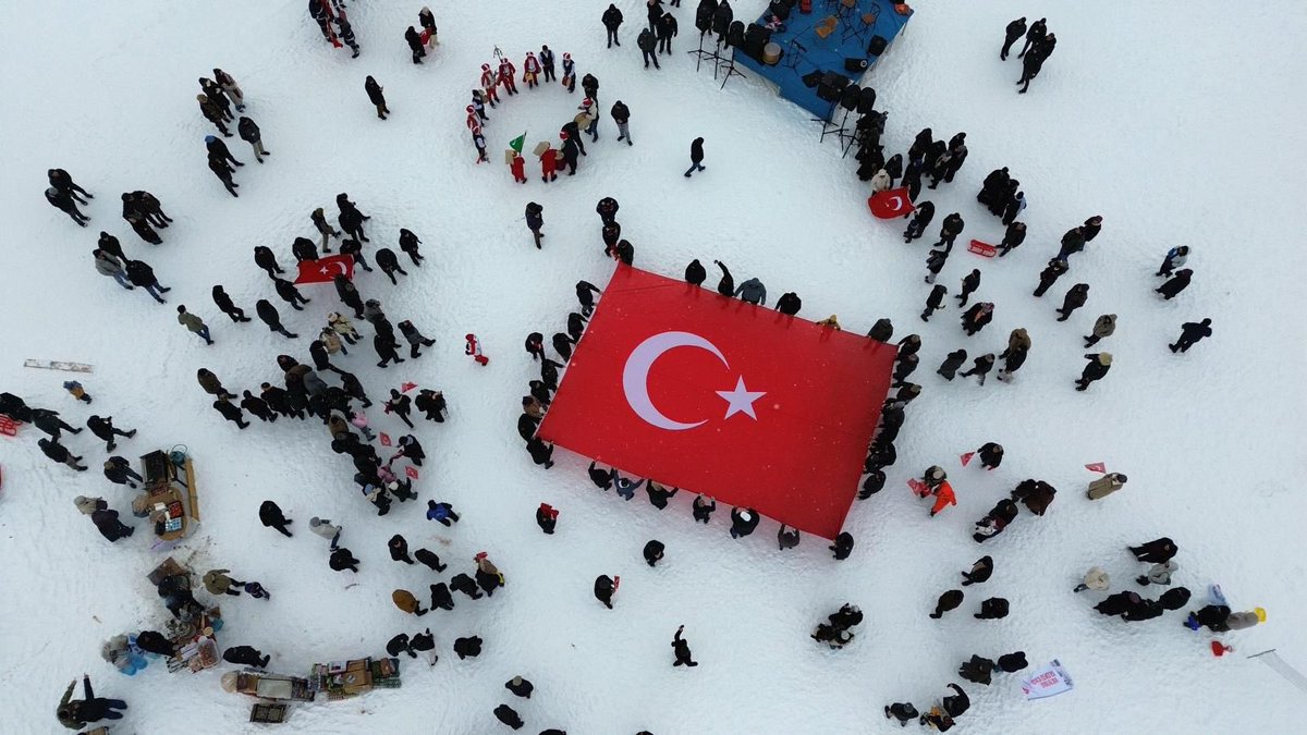 AydintepeKymklk's tweet photo. ❄️❄️   📍Aydıntepe Yaylası Kış Festivali ❄️❄️

Aydıntepe Kaymakamlığı ve Aydıntepe Belediyesi tarafından bu yıl ilki düzenlenen Aydıntepe Yaylası Kış Festivali, binlerce vatandaşın katılımıyla muhteşem bir şekilde gerçekleştirildi. https://t.co/QVmWhfQ7Cl