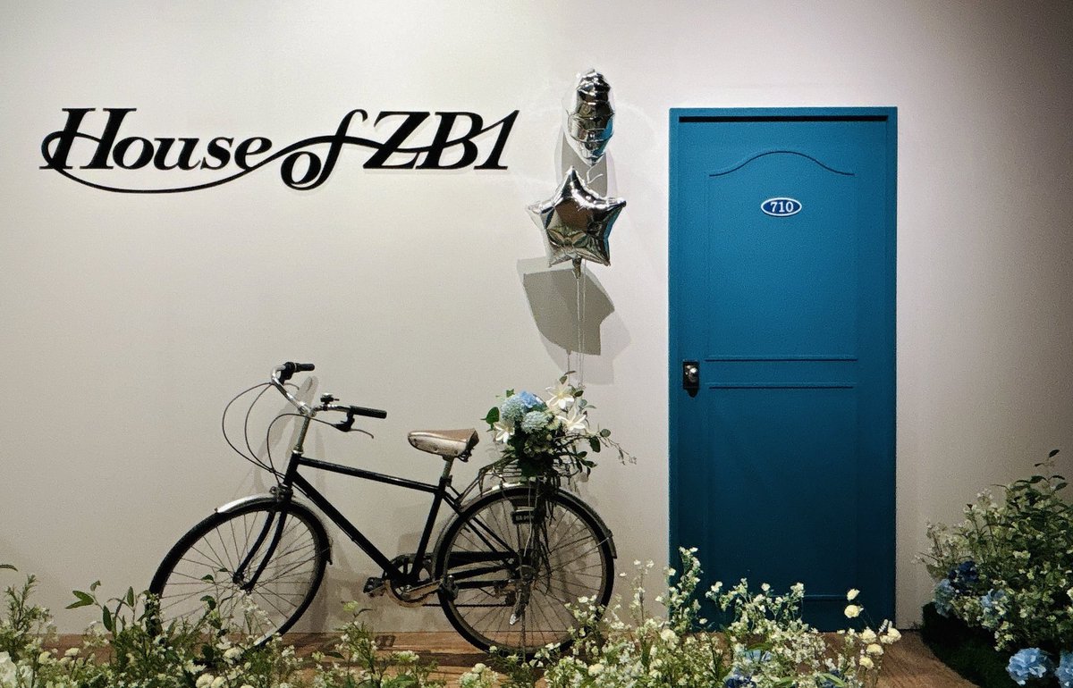 sparkhaobin's tweet image. “it's just a photo, why r you crying?”

the photo: